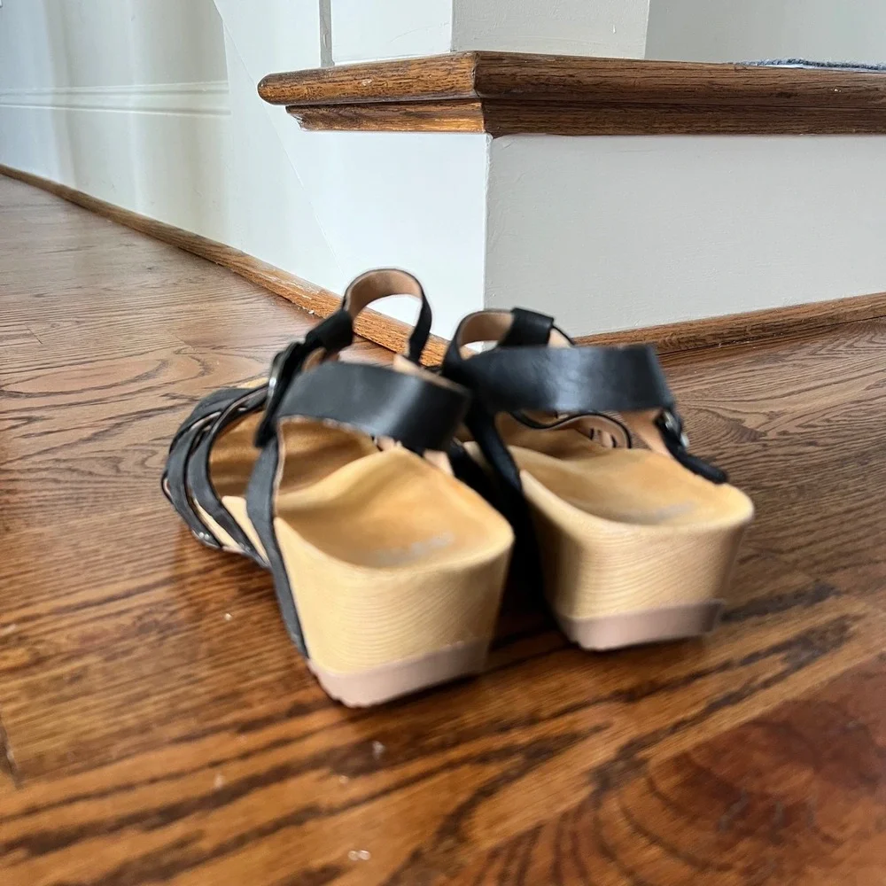 Dansko Womens Black‎ Leather T-Strap Wedge Sandals Size 39 EU 8.5-9 US Strappy